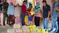 Respon Cepat, Dinsos Serahkan Bantuan ke Warga Korban Banjir