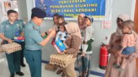 Tekan Stunting, Danlanal Kendari Salurkan Bantuan Gizi Bagi 10 Balita di Kasilampe