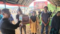 Peduli Korban Banjir, Kapolda Sultra Irjen Pol Dwi Irianto Bagikan Bansos di Konut