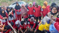 Poktan dan Pelajar Mawasangka Diajari Teknik Budidaya Jeruk Siompu Berbasis Pupuk Hayati Mikoriza