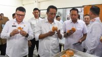 Terkesima dengan Karya WBP,   Menkumham Supratman Siap Carikan Pasar