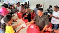 Jumat Berkah, Yudhi-Nirna Bagikan 1.000 Dos Makanan Gratis untuk Masyarakat