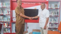 Aswido Apresiasi Hibah Buku untuk Dinas Perpustakaan dan Kearsipan Kota Kendari