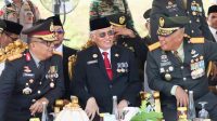 Sekda Sultra Hadiri Upacara Peringatan HUT TNI ke-7 di Apron Landasan Udara Haluoleo
