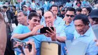 Kampanye, ASR-Hugua Minta Dukungan ke Masyarakat Sekaligus Simulasikan Cara Coblos Nomor 2