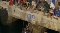 Aksi Heroik Prajurit Posal Baubau Terjun ke Laut Selamatkan Petugas Pelni yang terjatuh