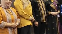Kenakan Busana Tenun Khas Buteng, Kadis dan Ketua DWP DPMPTSP Ramaikan Lomba Fashion Show Dekranasda