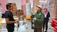 Dinas Ketapang Pantau Ketersediaan Stok Pangan ke Sejumlah Distributor Jelang Ramadan