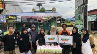 Dompet Dhuafa Sultra Berbagi 100 Paket Takjil ke Pengendara yang Melintas di Kelurahan Lalolara