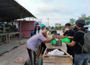 Bulan Penuh Berkah, PT WIN dan Jurnalis Kendari Berbagi Takjil ke Masyarakat Kurang Mampu dan Pengguna Jalan
