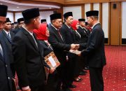 Lantik 13 Pejabat Eselon II, Gubernur Sultra Tekankan Kinerja Maksimal untuk Kemajuan Daerah