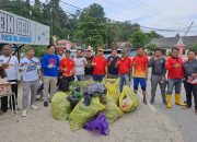 Abdul Rauf Pimpin Aksi Bersih-bersih Pesisir Pantai Semarak HUT Kota Kendari di Kelurahan Talia