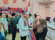 Sekjen Kemensos RI Serahkan Bansos dan Sosialisasikan Sekolah Rakyat di Kota Kendari