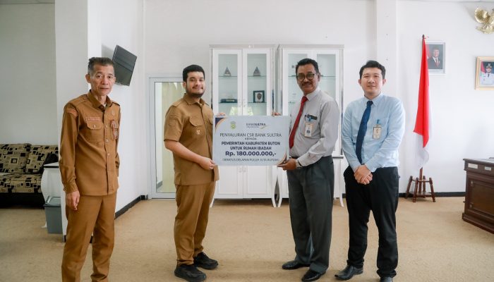 Bank Sultra Serahkan Bantuan CSR Senilai Rp193 Juta untuk Pembangunan Rumah Ibadah dan Sanitasi di Buton
