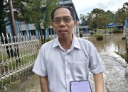 Hujan Deras Picu Banjir di Kantor Kominfo Sultra, Saluran Air Tersumbat Potongan Kayu