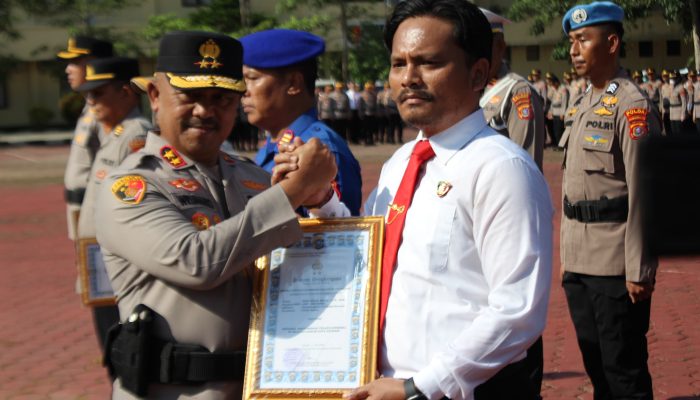 Kapolda Sultra Irjen Pol Didik Agung Widjanarko Beri Reward ke Ratusan Personel Berprestasi