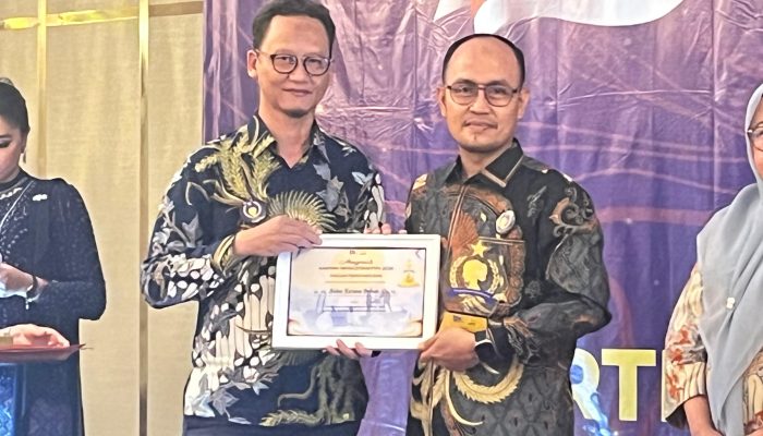 Diwakili Kadis Kominfo, Wali Kota Kendari Raih Anugerah Kartini Infrastruktur Daerah 2026