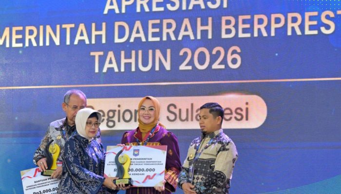 Kota Kendari Sabet Penghargaan Penurunan Pengangguran Terbaik II Regional Sulawesi