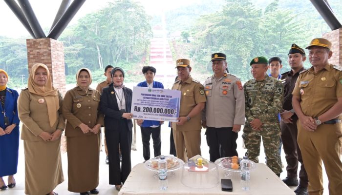Peringati HANI dan Harganas, Bank Sultra Salurkan Beasiswa Rp200 Juta untuk Mahasiswa UMKOTA