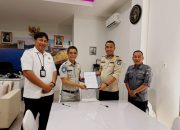 Bangun Sinergi Keselamatan Berlalu Lintas, Jasa Raharja Sultra Salurkan Bantuan Marka Jalan ke Dishub Kendari