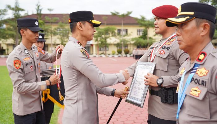 Apresiasi Personel Berprestasi, Kapolda Sultra: Tunjukkan Kompetensi Terbaik untuk Masyarakat