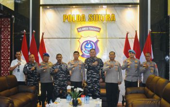 Danlanal Kendari Jalin Silaturahmi ke Kapolda Sultra: Perkuat Sinergitas TNI Polri Jaga Keamanan Maritim