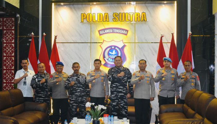 Danlanal Kendari Jalin Silaturahmi ke Kapolda Sultra: Perkuat Sinergitas TNI Polri Jaga Keamanan Maritim