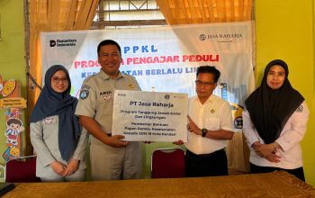 Jasa Raharja Sultra Salurkan Bantuan Rambu Keselamatan dan Gelar Sosialisasi PPKL di SDN 18 Kota Kendari