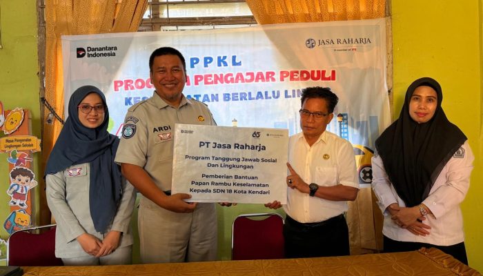 Jasa Raharja Sultra Salurkan Bantuan Rambu Keselamatan dan Gelar Sosialisasi PPKL di SDN 18 Kota Kendari
