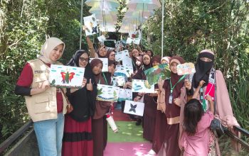 Edukasi Wisata Kreatif: Siswa SD IT Al Wahdah Belajar Leaf Printing di Kebun Raya UHO