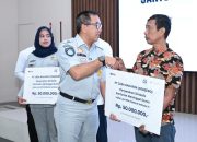 Jasa Raharja Serahkan Santunan kepada Ahli Waris Korban Kebakaran KM Mutiara Sentosa II
