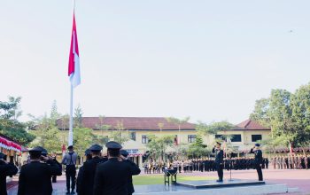 Pimpin Upacara Peringatan HUT RI ke 81, Wakapolda Sultra Tekankan Pengabdian Polri untuk Masyarakat