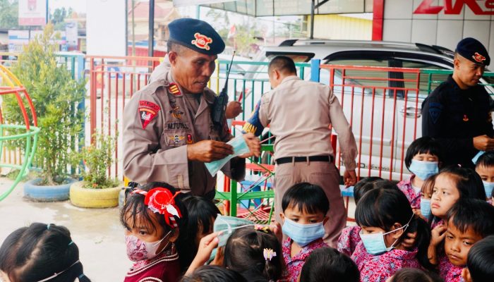 Brimob Sultra Tanamkan Kesadaran Cegah Karhutla Sejak Usia Dini di TK Smart School Baruga