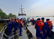 Polri Berangkatkan Tiga Kapal Bantu Operasi SAR KM Virgo Transport 8 di Perairan Tanjung Selatan Kalsel
