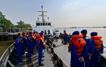 Polri Berangkatkan Tiga Kapal Bantu Operasi SAR KM Virgo Transport 8 di Perairan Tanjung Selatan Kalsel
