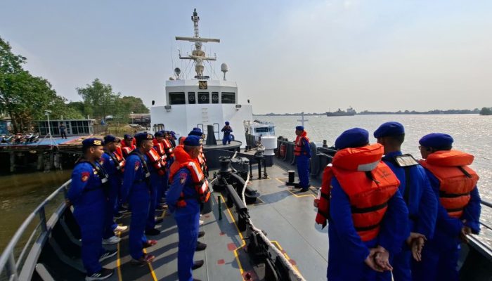 Polri Berangkatkan Tiga Kapal Bantu Operasi SAR KM Virgo Transport 8 di Perairan Tanjung Selatan Kalsel