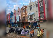 Dukung Program Kebersihan Pemkot, Senapati Land Kendari Kerahkan Personel Bersihkan Drainase depan Kompleks