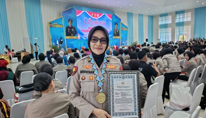 Menangkan Gugatan TUN dan Selamatkan Aset Negara, Polwan Polda Sultra IPTU Misdayana Raih Penghargaan Kapolda