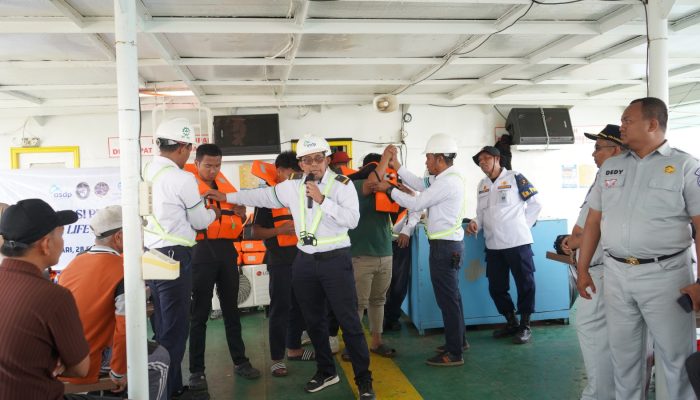 Peringati Bulan Keselamatan Transportasi, PT Jasa Raharja (Persero) Bersama KSOP Kendari dan ASDP Edukasi Penumpang di Atas KMP Bahteramas