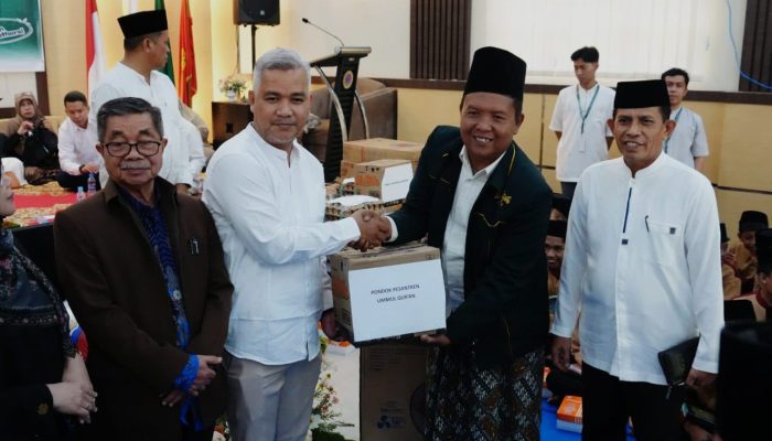 Dies Natalis ke-32, STIE Enam Enam Kendari Berbagi 300 Paket Bantuan untuk 6 Panti Asuhan dan Pesantren