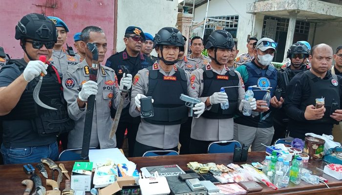 ‎Polda Sultra Gerebek Kampung Salo, 11 Orang Diamankan dalam Operasi Narkoba