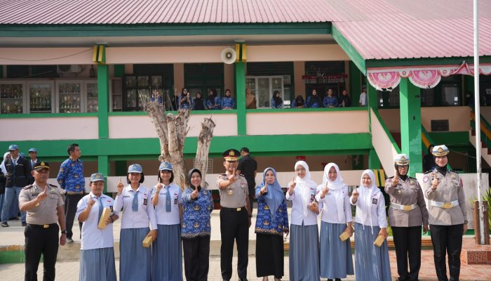 Wakapolda Sultra Pimpin Apel Pagi di SMAN 1 Kendari, Tegaskan Bahaya Narkoba dan Bullying